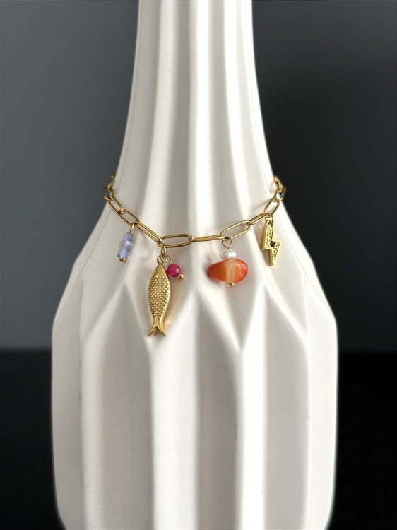 Bransoletka złota z zawieszkami morskimi, rybka, niebieska gwiazdka, pomarańczowy kamień i błyskawica z cyrkonią, stal szlachetna pozłacana, zapinana