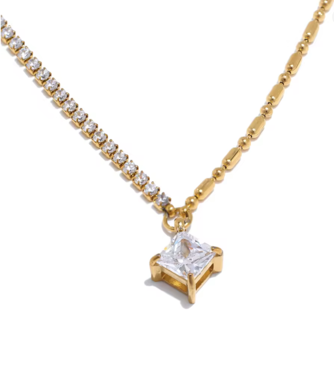 Efektowny naszyjnik Łączony, stal szlachetna, pozłacana 18k złotem Zawieszka z kamieniem w kolorze białym